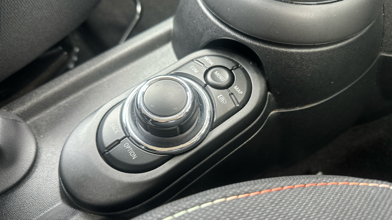 MINI Hatchback 1.5 Cooper Classic Premium 3dr Petrol Hatchback